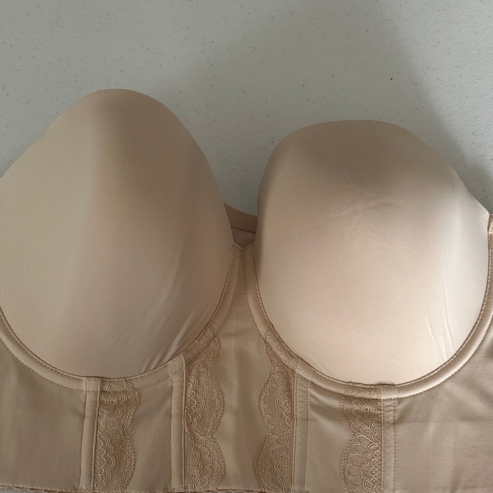 Chic Cream Strapless Bra